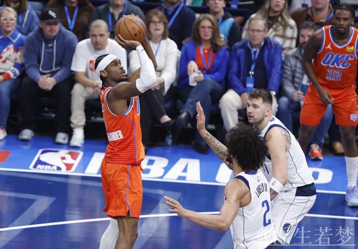 亚历山大单挑对手 突破急停跳投得分