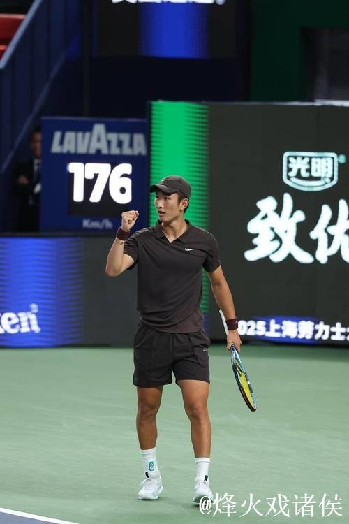 ATP上海大师赛:商竣程力克科瓦切维奇赢得首胜 ATP上海大师赛:商竣程力克科瓦切维奇赢得首胜